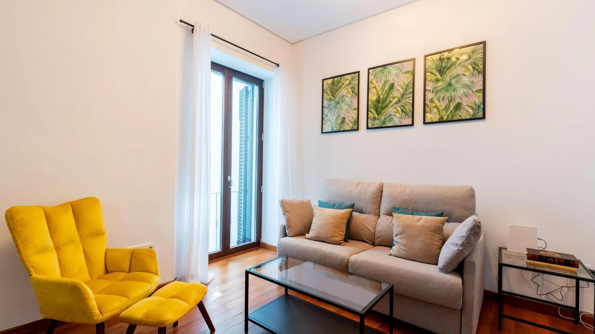 Ry Aparcamiento Incluido Junto A Catedral Ideal Parejas Seville 0*,  Spain