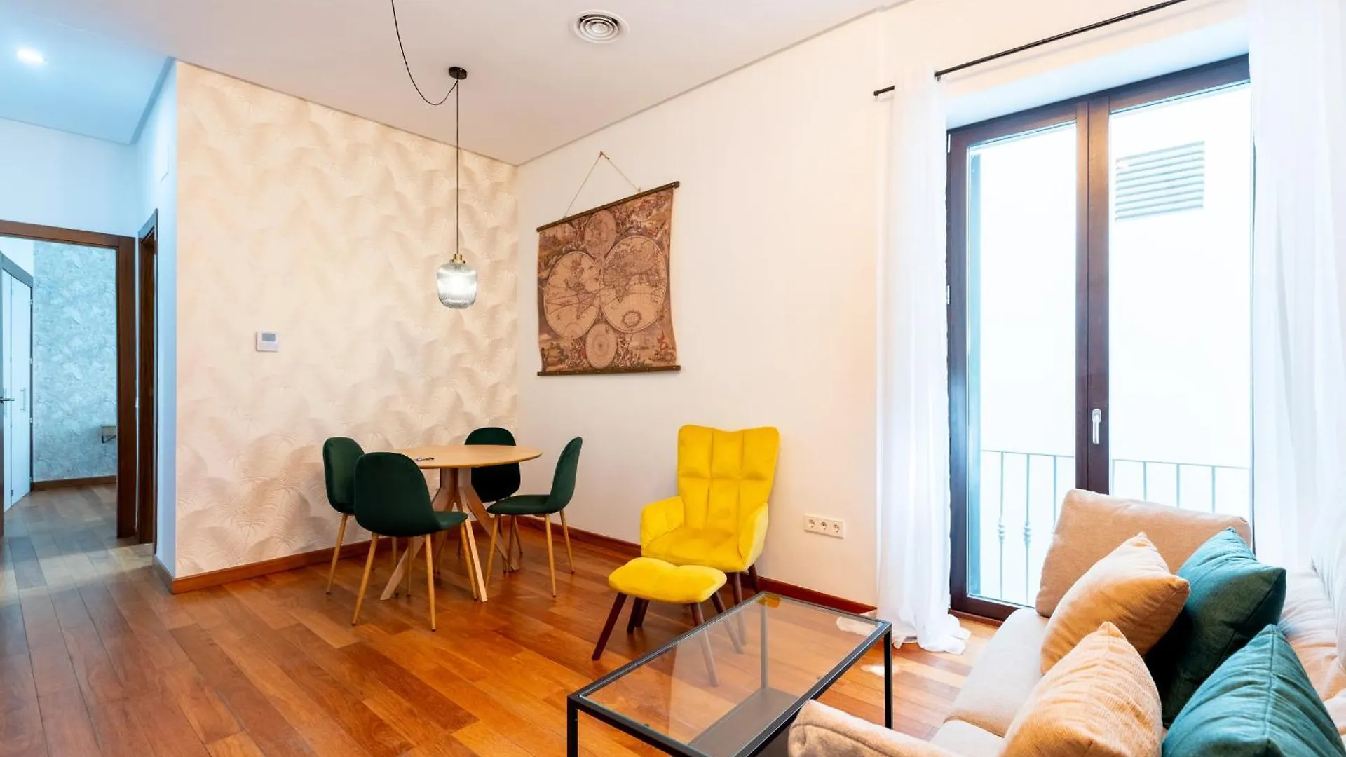 Apartment Ry Aparcamiento Incluido Junto A Catedral Ideal Parejas Seville Spain